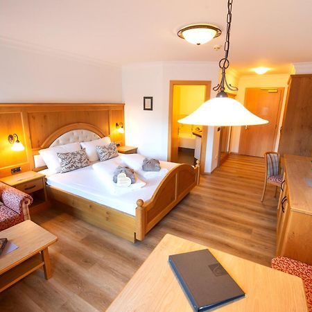 Aktiv & Wellnesshotel Zentral Prato allo Stelvio Esterno foto