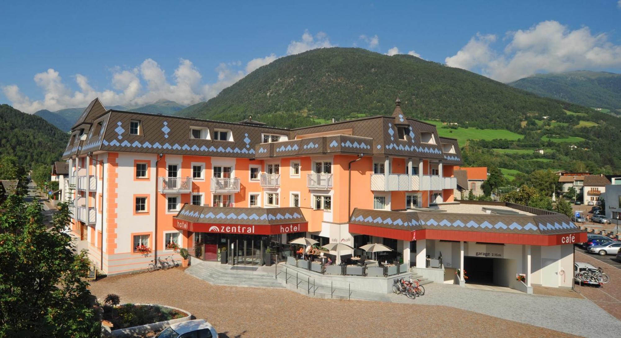 Aktiv & Wellnesshotel Zentral Prato allo Stelvio Esterno foto
