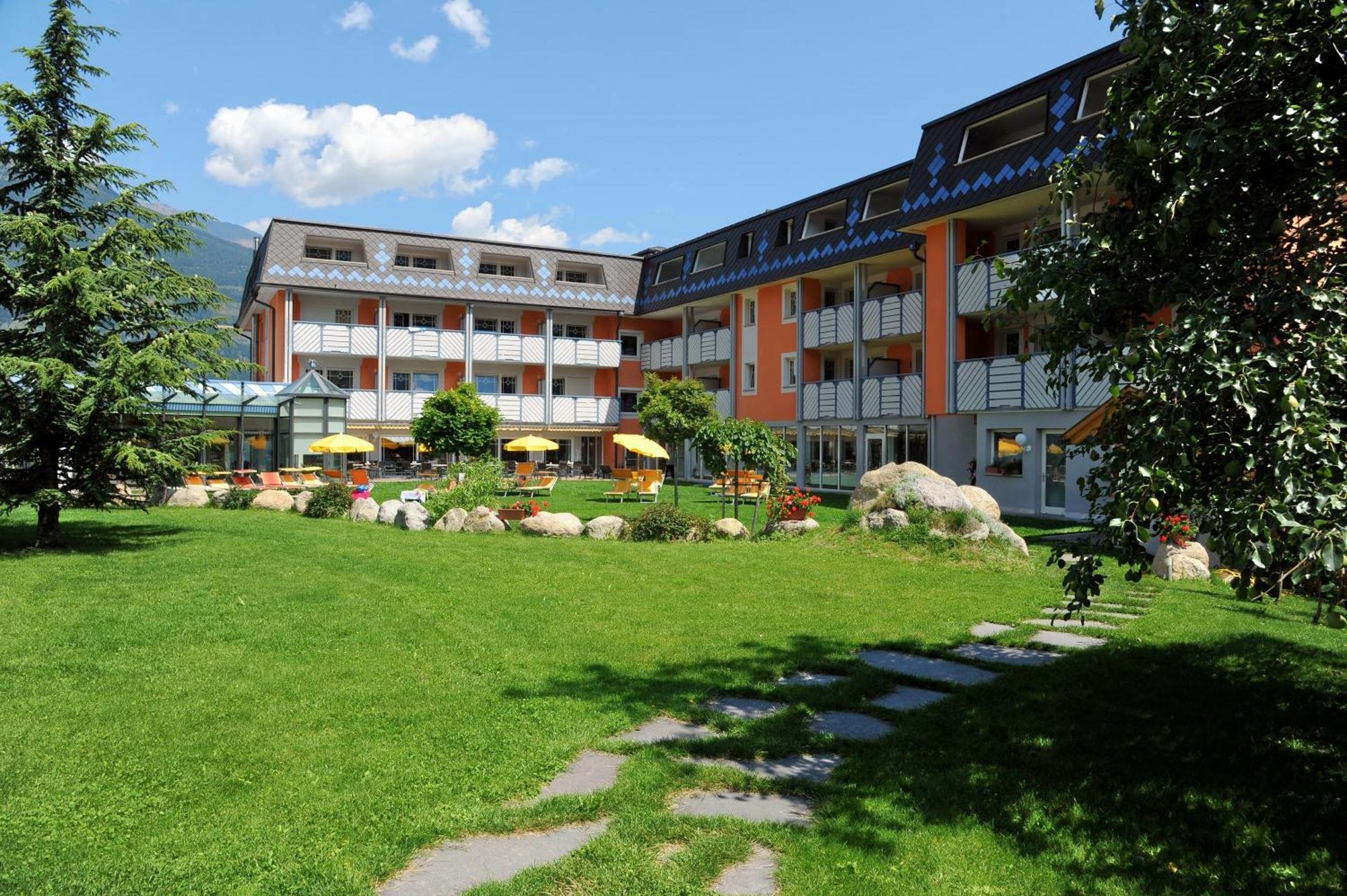 Aktiv & Wellnesshotel Zentral Prato allo Stelvio Esterno foto