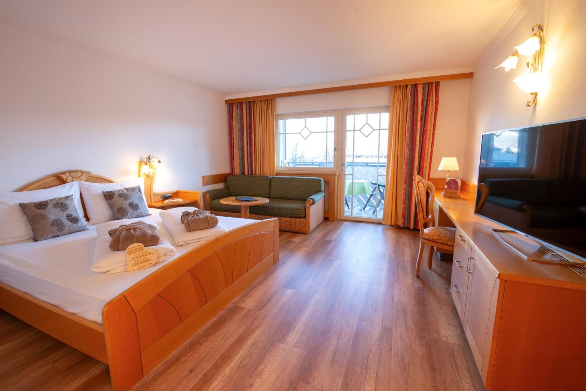 Aktiv & Wellnesshotel Zentral Prato allo Stelvio Esterno foto