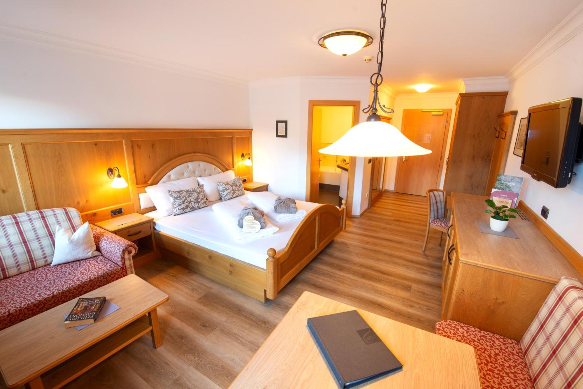 Aktiv & Wellnesshotel Zentral Prato allo Stelvio Esterno foto