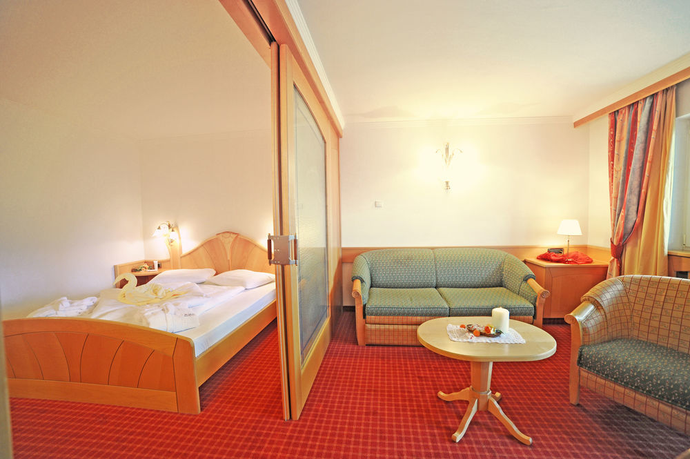 Aktiv & Wellnesshotel Zentral Prato allo Stelvio Esterno foto