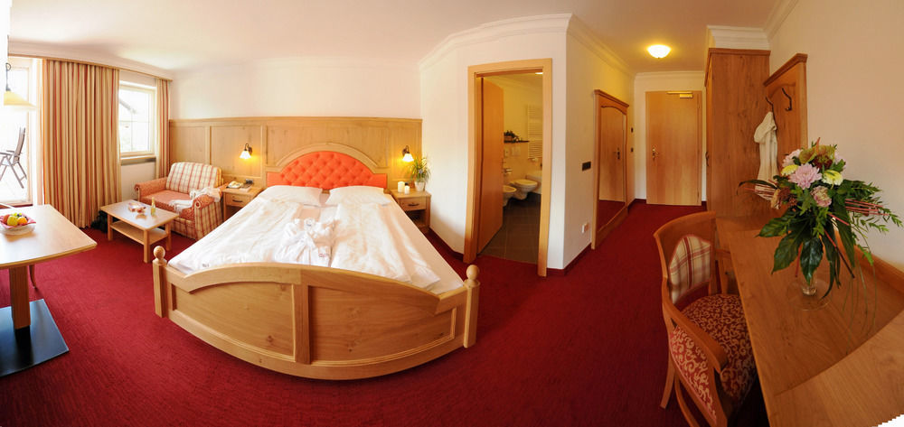 Aktiv & Wellnesshotel Zentral Prato allo Stelvio Esterno foto
