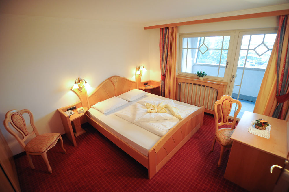 Aktiv & Wellnesshotel Zentral Prato allo Stelvio Esterno foto