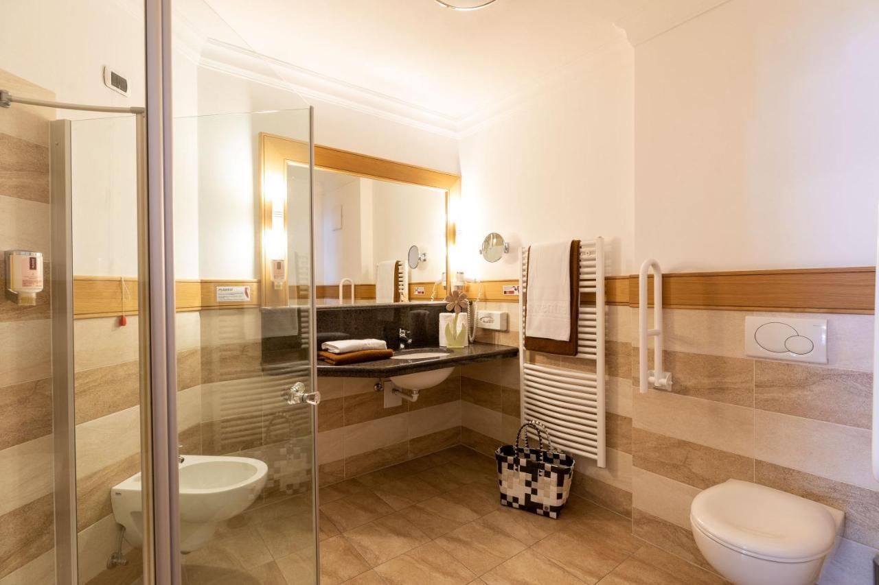 Aktiv & Wellnesshotel Zentral Prato allo Stelvio Esterno foto